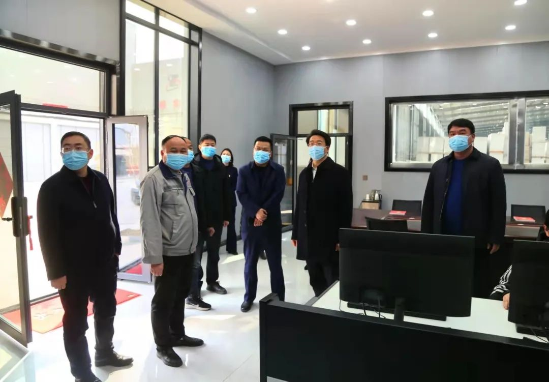 新密市市委副書記、市長程洋調(diào)研新密市正興耐火材料有限公司，送服務(wù)強信心，沖刺首季“開門紅”！(圖1)